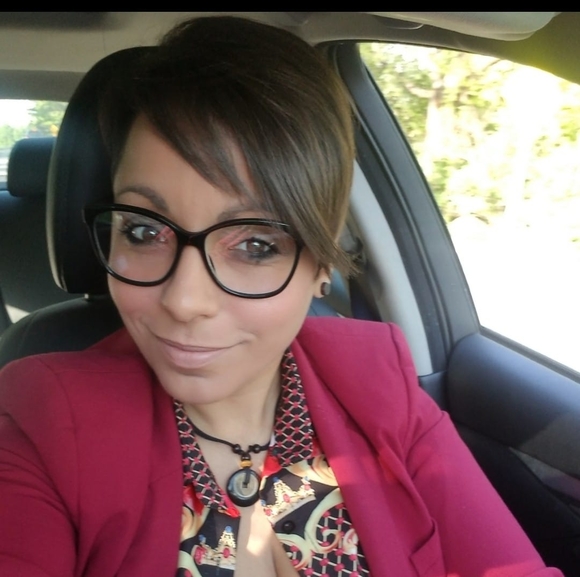 Meet your Posher, Lisette - Picture 1 of 1